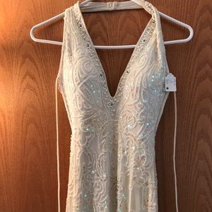 Beautiful ivory halter neck gown. Size 6